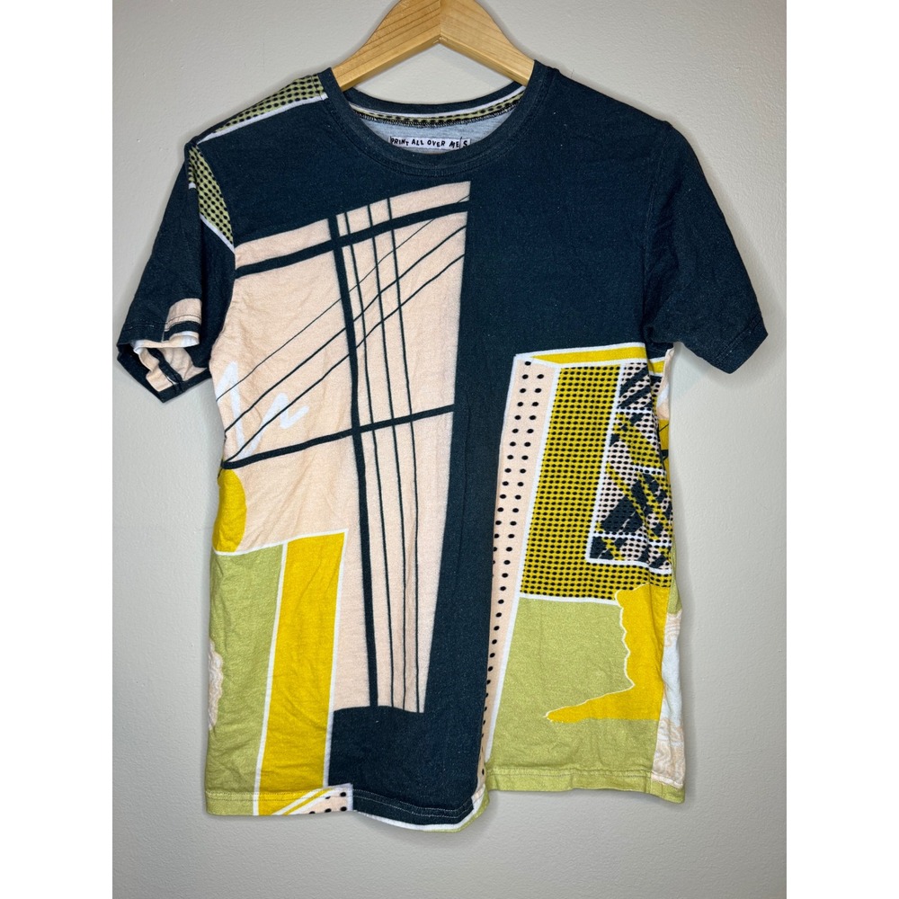 Print All Over Me Abstract Graphic Tee Small‎